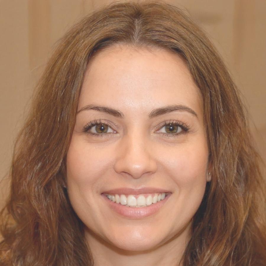 Portrait of financial educator Sienna Blackwood