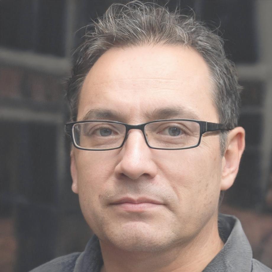 Senior financial advisor with over 15 years experience in Australian markets